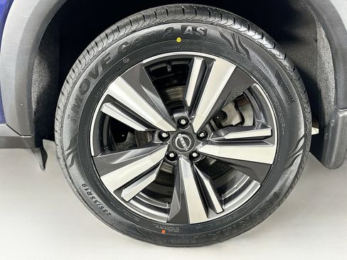 Used 2023 Nissan Rogue SL w/ SL Premium Package image 11