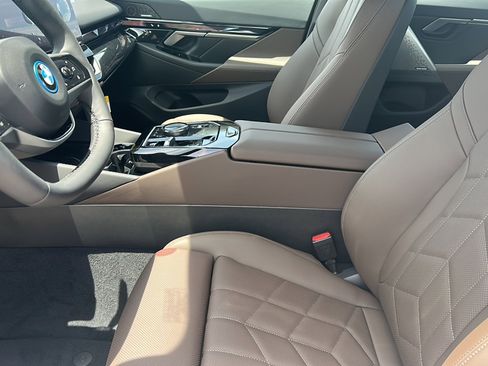 New 2026 BMW i5 eDrive40 image 10