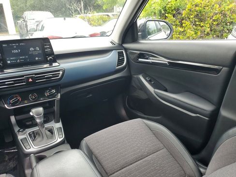 Used 2021 Kia Seltos S FWD image 16