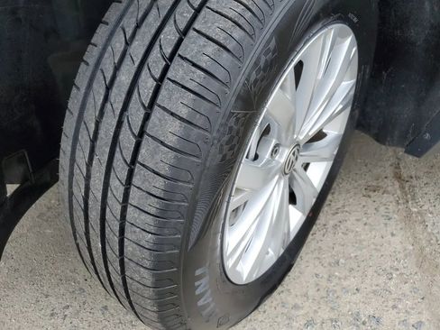 Used 2019 Volkswagen Tiguan S image 45