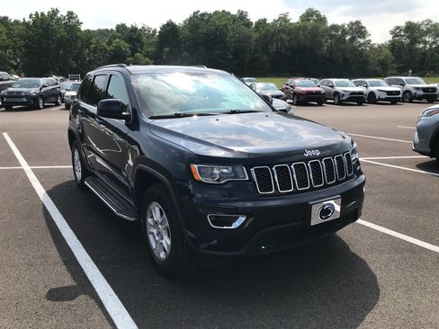 Used 2017 Jeep Grand Cherokee Laredo w/ Quick Order Package 23E AWD/4WD image 1