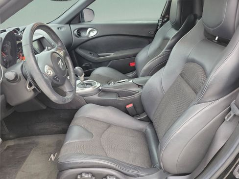 Used 2016 Nissan 370Z Touring RWD image 12