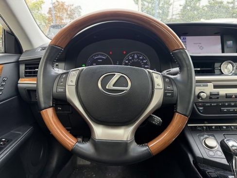 Used 2013 Lexus ES 300h image 19