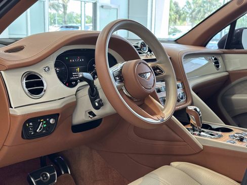Used 2023 Bentley Bentayga Extended Wheelbase AWD/4WD image 15
