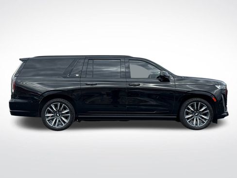 Used 2022 Cadillac Escalade ESV Sport Platinum image 2