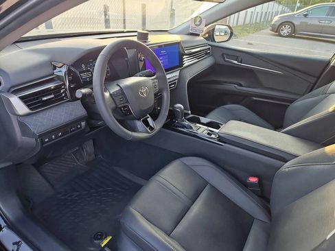 Used 2025 Toyota Camry XLE AWD/4WD image 9