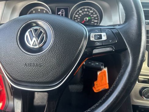 Used 2016 Volkswagen Golf S FWD image 21