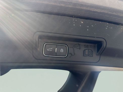 Used 2024 Ford Explorer XLT AWD/4WD image 21