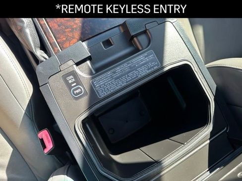 Used 2011 Toyota Land Cruiser image 12