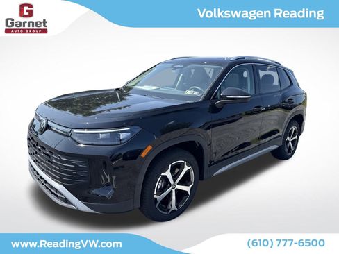 New 2025 Volkswagen Tiguan SE image 1