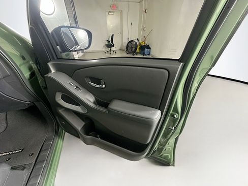 Used 2024 Nissan Frontier SL w/ Technology Package image 31