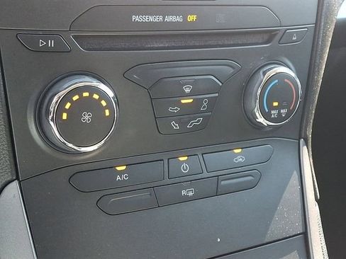 Used 2017 Ford Edge SE image 17