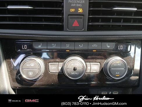 Used 2024 Volkswagen Jetta SE FWD image 9