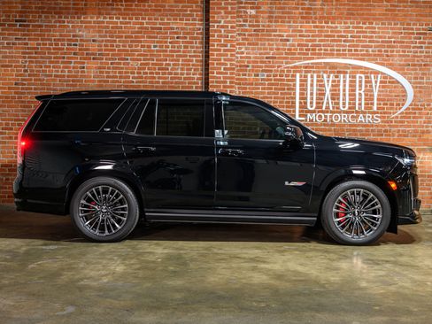 Used 2024 Cadillac Escalade V w/ LPO, Floor Liner Package image 3