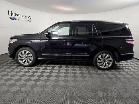 Certified 2024 Lincoln Navigator Reserve AWD/4WD image 8