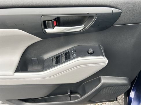 Used 2022 Toyota Highlander XLE image 15