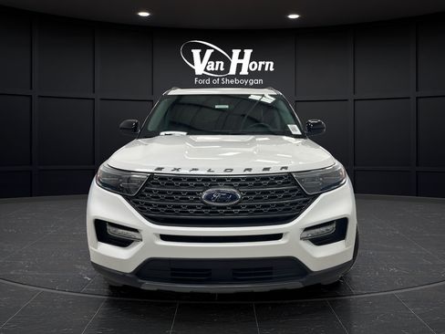 Used 2023 Ford Explorer XLT w/ Equipment Group 202A AWD/4WD image 2