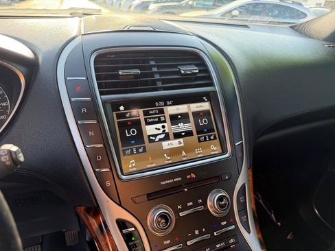 Used 2017 Lincoln MKX Reserve w/ Lincoln MKX Climate Package FWD image 41