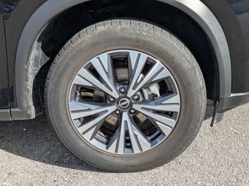 Used 2023 Nissan Rogue SV image 11