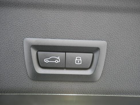 Used 2025 BMW X6 M60i w/ Dynamic Handling Package image 19