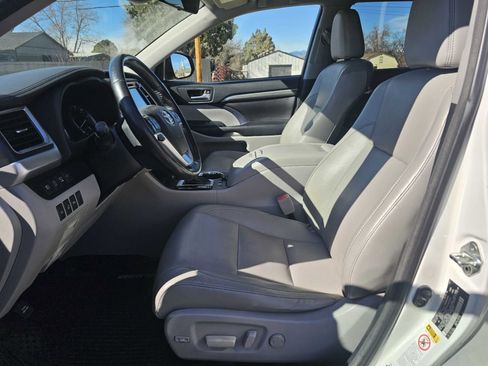 Used 2017 Toyota Highlander Limited Platinum image 9