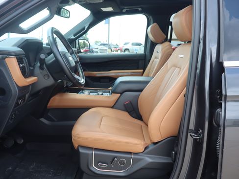 Used 2024 Ford Expedition Platinum AWD/4WD image 9