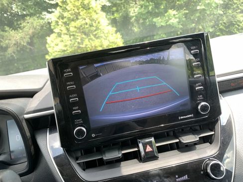 Used 2021 Toyota Corolla LE FWD image 12