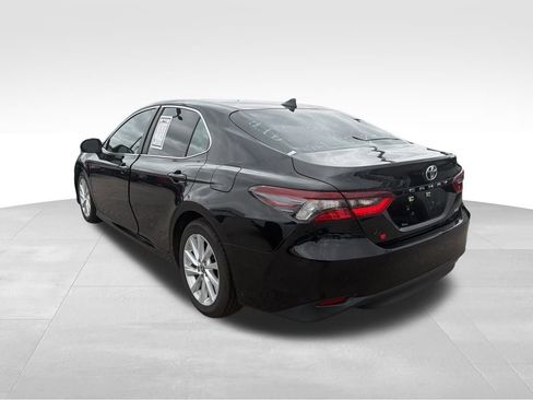 Used 2023 Toyota Camry LE image 3