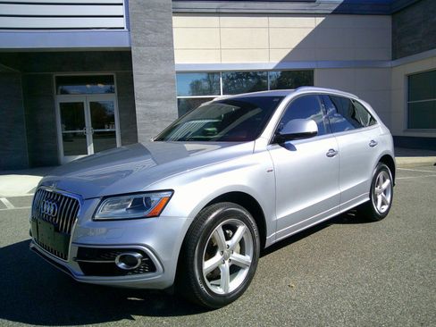 Used 2017 Audi Q5 2.0T Premium Plus w/ Technology Package image 4