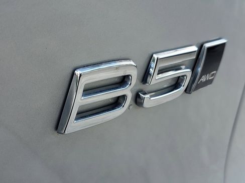 Certified 2023 Volvo XC40 B5 Ultimate w/ Protection Package Premier AWD/4WD image 8