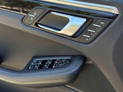 Certified 2024 Porsche Macan AWD/4WD image 26