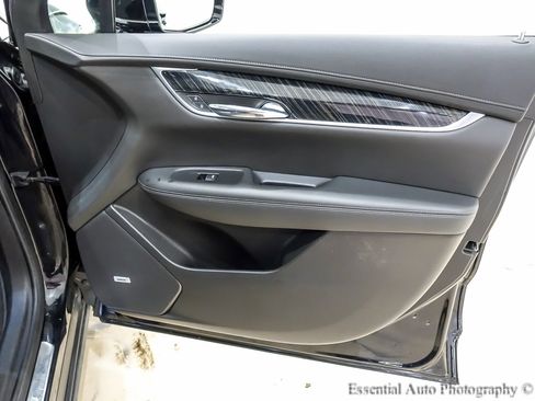 Used 2020 Cadillac XT6 Premium Luxury image 32