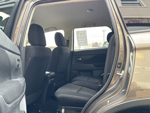 Used 2018 Mitsubishi Outlander SE image 10