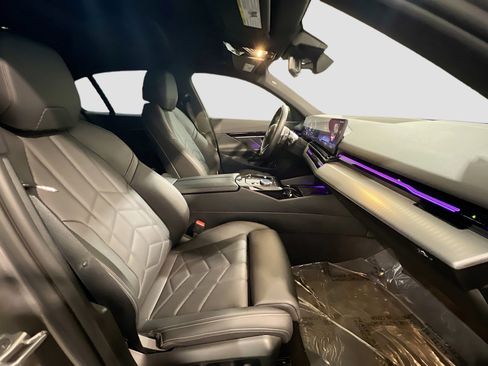 Used 2024 BMW 530i w/ M Sport Package image 23