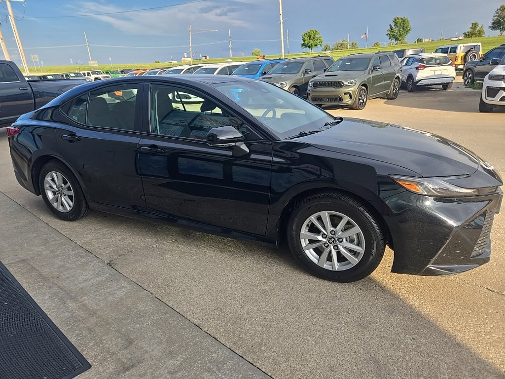 Used 2025 Toyota Camry LE FWD image 33