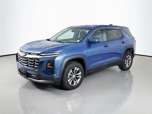 Used 2025 Chevrolet Equinox LT w/ Safety and Technology Package image 5