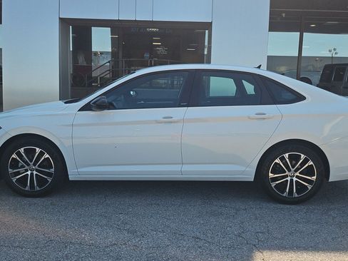 Used 2023 Volkswagen Jetta Sport FWD image 2