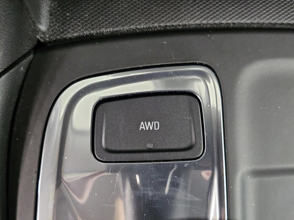 Used 2024 Chevrolet Equinox LT w/ LPO, Floor Liner Package AWD/4WD image 23