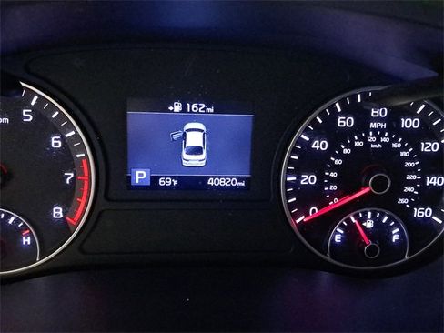 Used 2019 Kia Optima S image 2