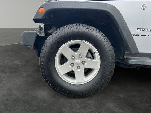 Used 2016 Jeep Wrangler Sport w/ Quick Order Package 24S AWD/4WD image 4