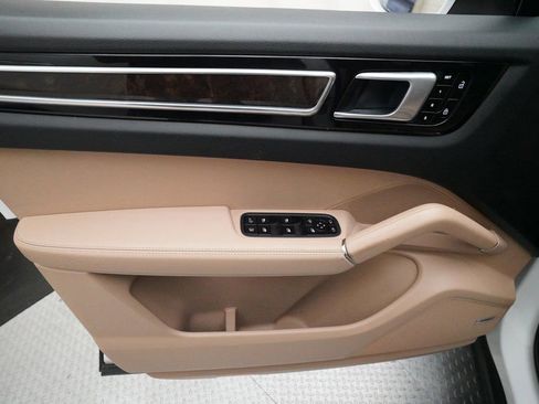 Certified 2019 Porsche Cayenne E-Hybrid image 15