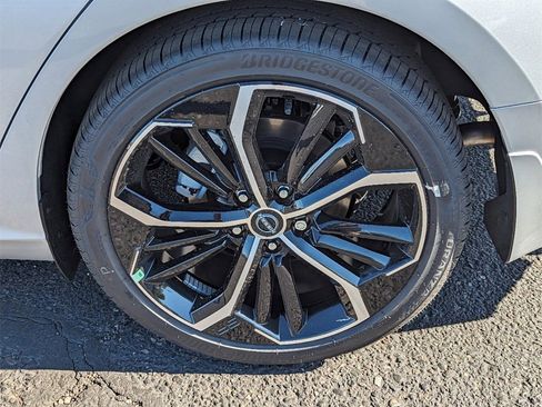 New 2025 Nissan Altima 2.5 SR image 9