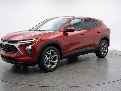 Used 2025 Chevrolet Trax LT FWD image 3