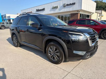Used 2023 Nissan Pathfinder SV