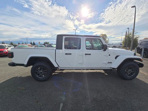 New 2025 Jeep Gladiator Sport image 3
