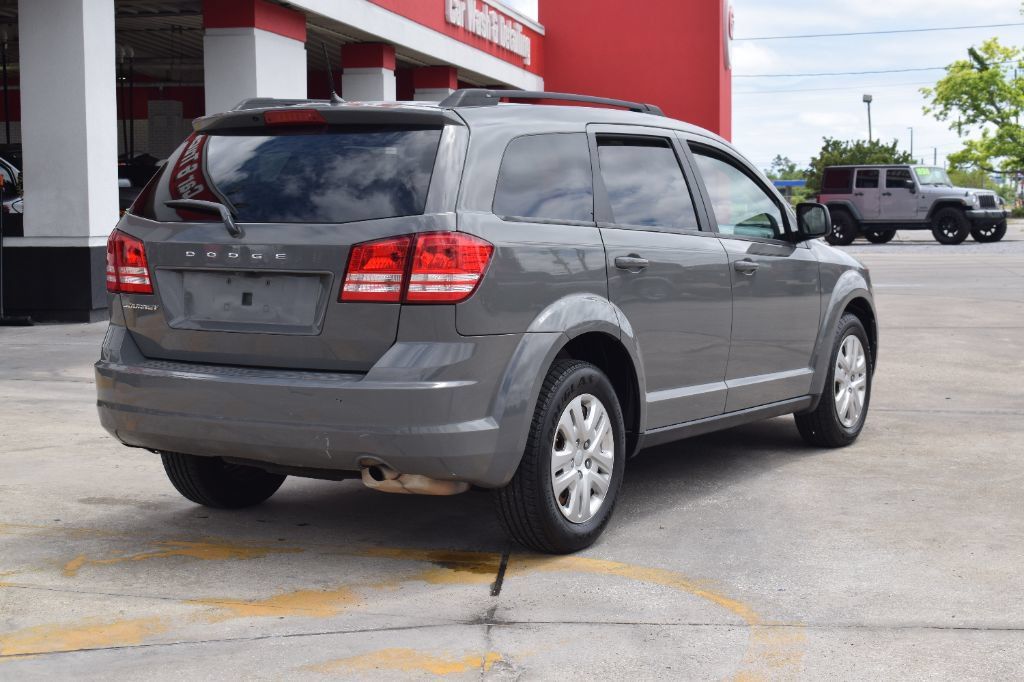 Used 2019 Dodge Journey SE FWD image 4
