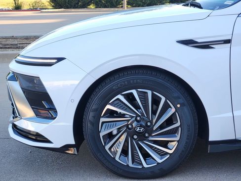 New 2026 Hyundai Sonata Limited FWD image 5