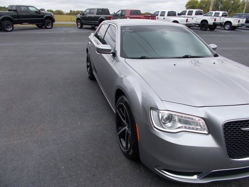Used 2015 Chrysler 300 Limited RWD image 10