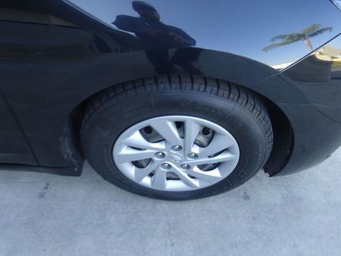 Used 2019 Hyundai Elantra SE w/ Cargo Package FWD image 9