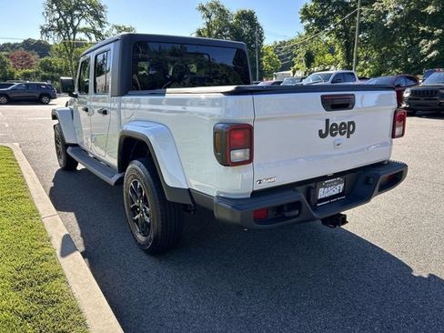 Used 2022 Jeep Gladiator Sport AWD/4WD image 6
